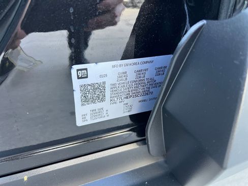 Used 2025 Chevrolet Trax LT FWD image 34