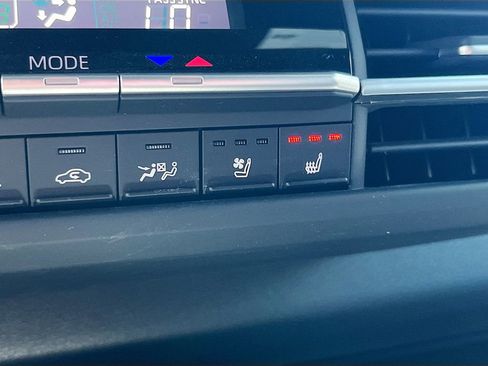 Used 2025 Toyota Sienna Limited FWD image 20