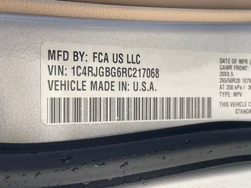 Used 2024 Jeep Grand Cherokee Limited w/ Black Appearance Package image 37