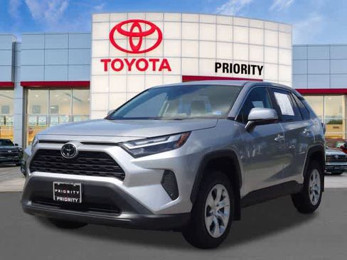 Used 2023 Toyota RAV4 LE AWD/4WD image 1