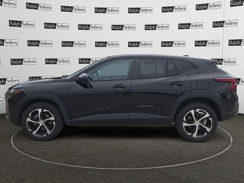 Used 2024 Chevrolet Trax RS w/ Driver Confidence Package FWD image 3