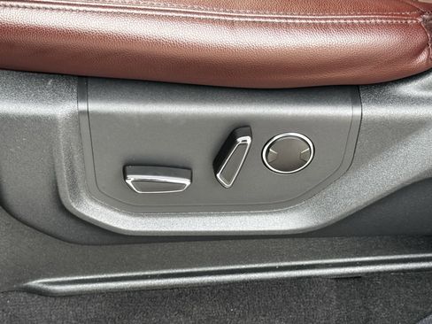 Used 2024 Ford Expedition Limited image 31