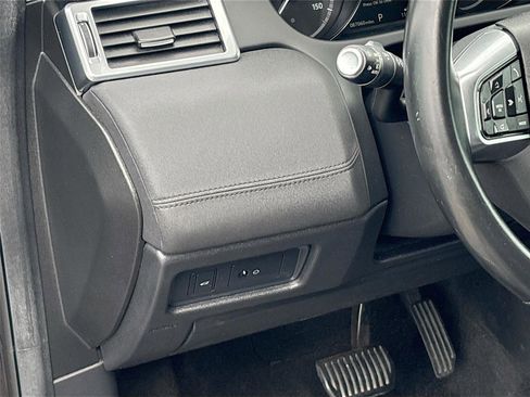 Used 2018 Land Rover Discovery Sport SE image 11