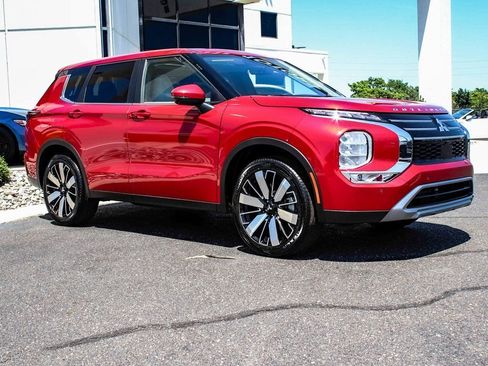 New 2025 Mitsubishi Outlander SE FWD image 3