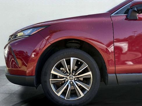 Used 2022 Toyota Venza LE image 12