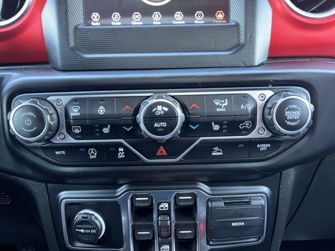 Used 2021 Jeep Wrangler Unlimited Rubicon w/ LED Lighting Group AWD/4WD image 20