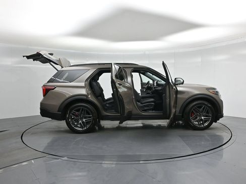New 2026 Ford Explorer ST-Line RWD image 3