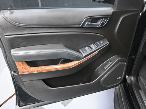 Used 2019 Chevrolet Suburban Premier AWD/4WD image 12
