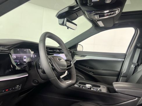 Used 2024 Jeep Wagoneer Launch Edition image 22