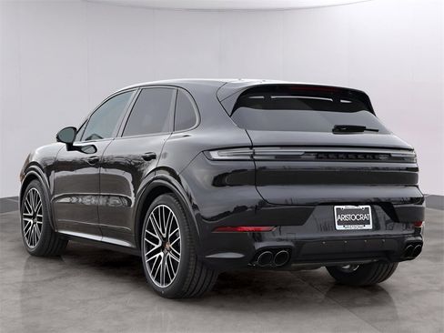 New 2026 Porsche Cayenne GTS image 3