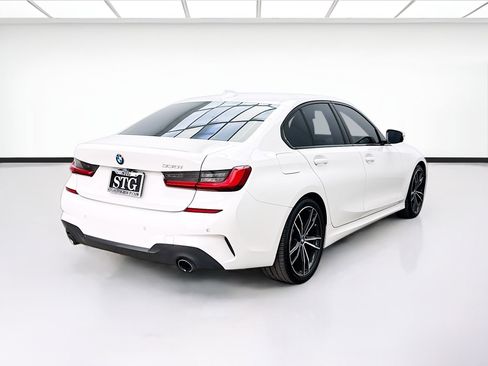Used 2020 BMW 330i Sedan w/ M Sport Package image 4