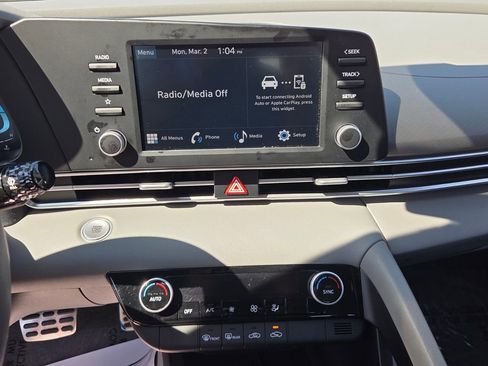 Used 2025 Hyundai Elantra Sport image 17