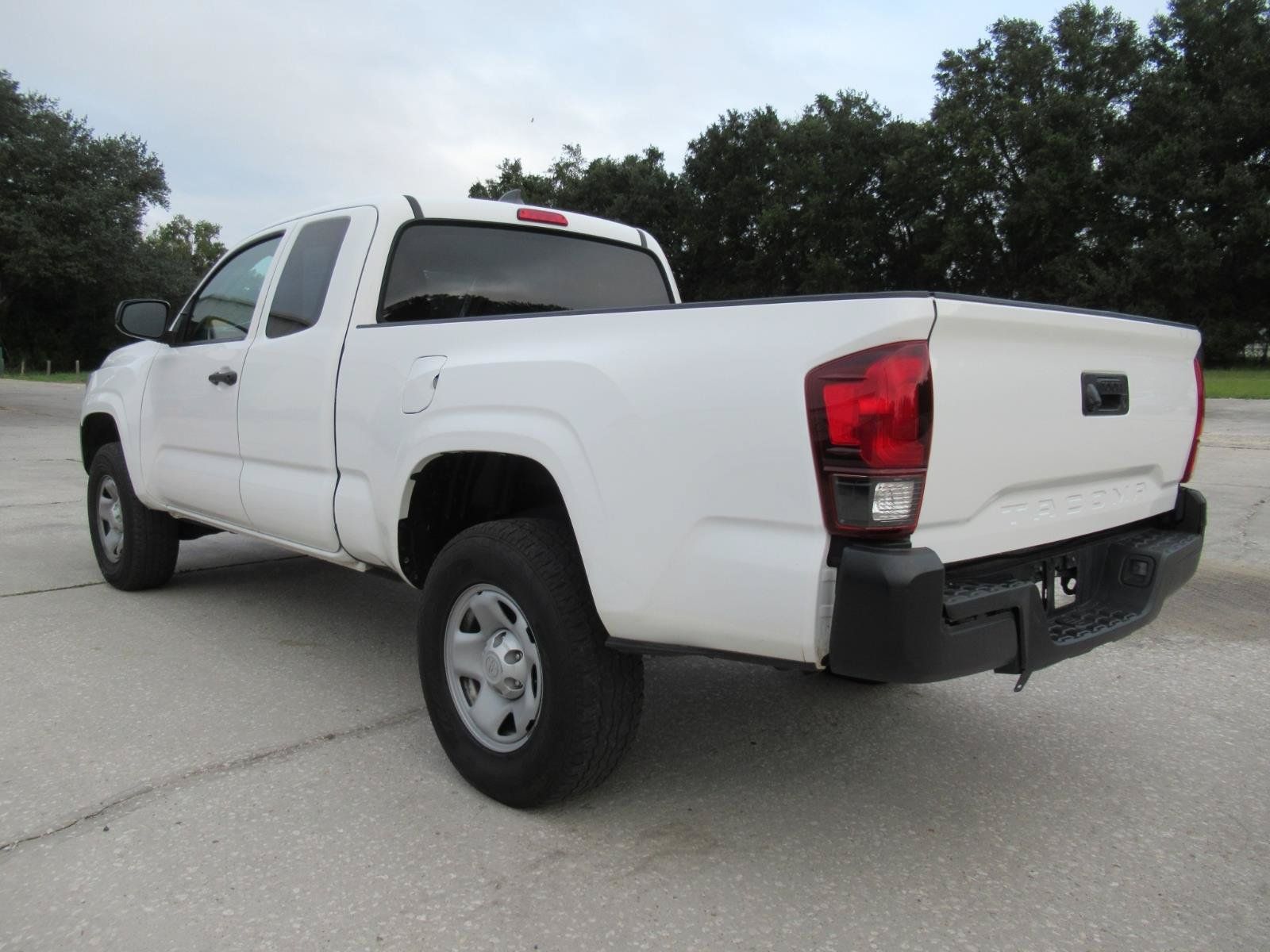 Used 2022 Toyota Tacoma SR RWD image 3