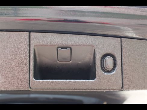 Used 2018 Cadillac Escalade Premium Luxury RWD image 11