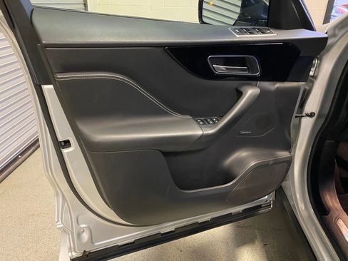 Used 2019 Jaguar F-PACE S image 17