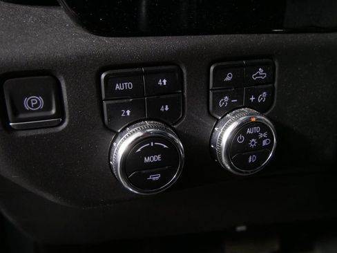 Used 2023 GMC Sierra 1500 SLT w/ SLT Premium Package AWD/4WD image 18