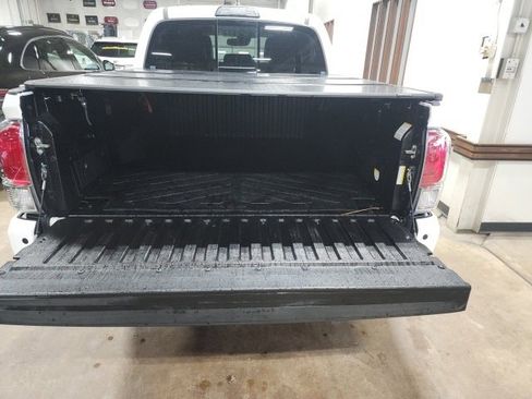 Used 2018 Toyota Tacoma SR image 6