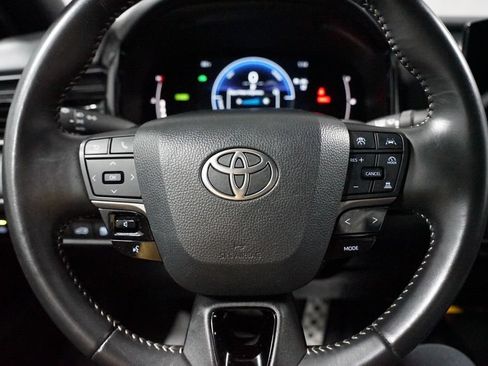 Used 2025 Toyota Camry SE FWD image 12