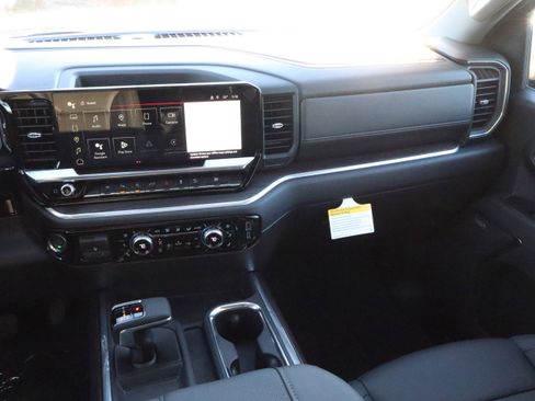 New 2026 GMC Sierra 1500 SLT image 11