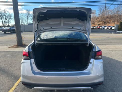 Used 2020 Nissan Versa SR image 9