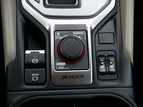 Used 2023 Subaru Forester Premium image 32