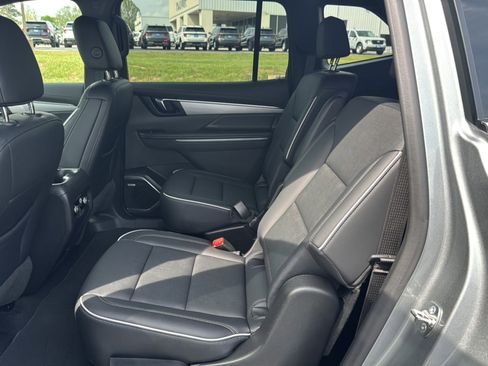 Used 2025 Buick Enclave Preferred image 13