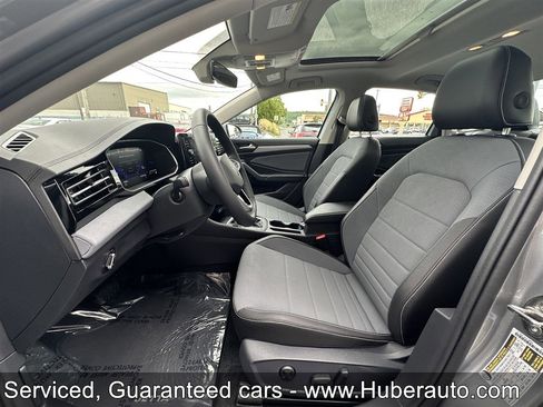 Used 2026 Volkswagen Jetta SE FWD image 22
