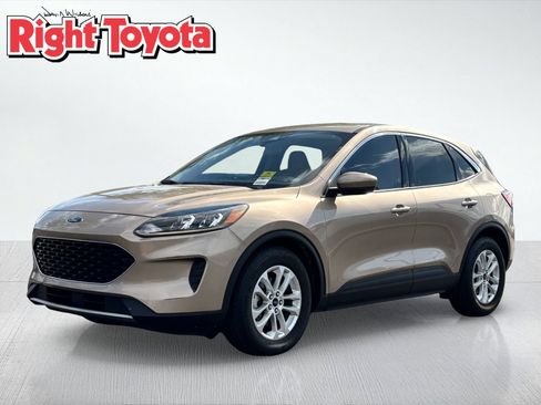Used 2020 Ford Escape SE FWD image 1