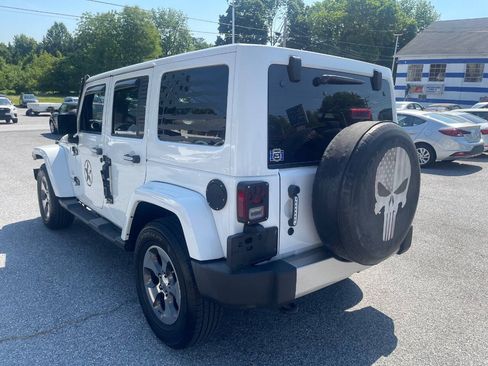 Used 2017 Jeep Wrangler Unlimited Sahara w/ Dual Top Group AWD/4WD image 8