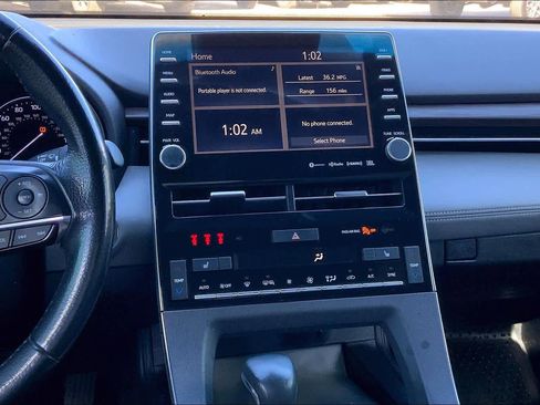 Used 2019 Toyota Avalon XLE image 6