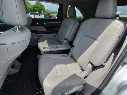 Used 2019 Toyota Highlander Limited AWD/4WD image 8