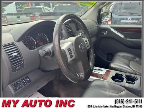 Used 2010 Nissan Pathfinder LE w/ Navigation Pkg image 25