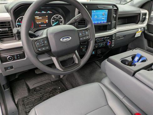 New 2025 Ford F550 4x4 Regular Cab Super Duty image 9