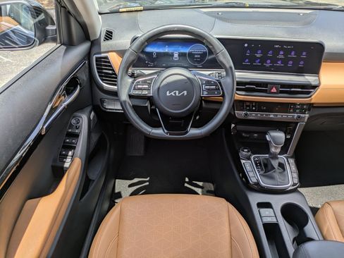 Certified 2024 Kia Seltos SX w/ SX Sunroof Package AWD/4WD image 14