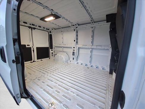 Used 2025 RAM ProMaster 2500 w/ Convenience Group FWD image 18