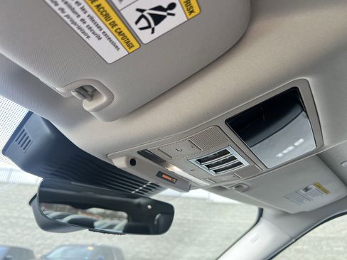 Certified 2024 Land Rover Discovery S image 24