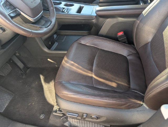 Used 2023 Toyota Sienna Platinum AWD/4WD image 19