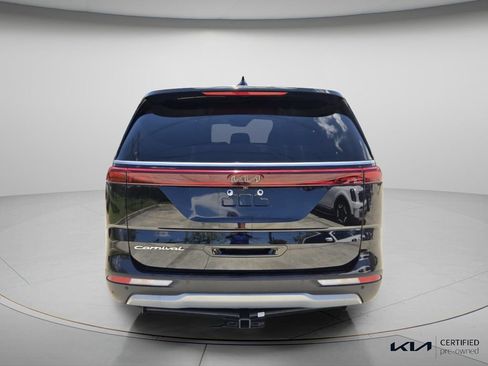 Certified 2022 Kia Carnival LX FWD image 6