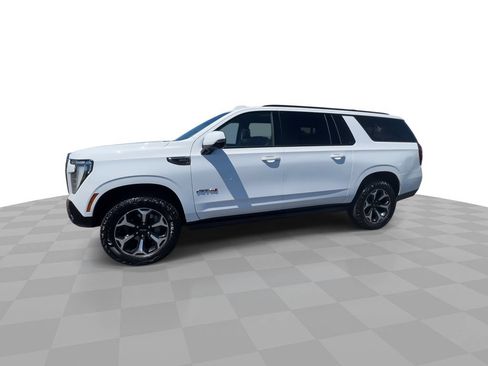 Used 2025 GMC Yukon XL AT4 w/ AT4 Premium Package AWD/4WD image 4