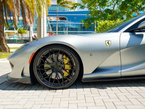 Used 2018 Ferrari 812 Superfast RWD image 12