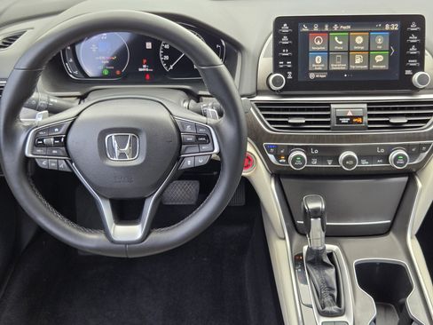 Used 2018 Honda Accord Touring image 25