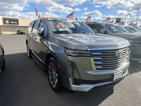 Used 2022 Cadillac Escalade ESV Premium Luxury Platinum image 5
