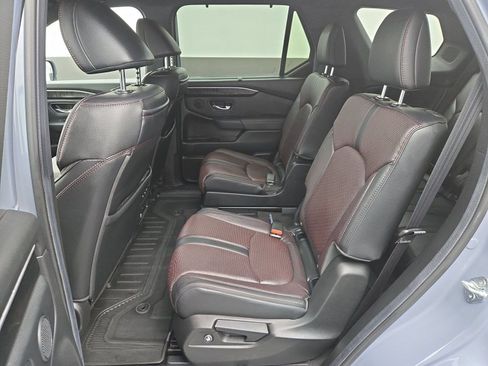 Used 2025 Honda Pilot Black Edition image 19