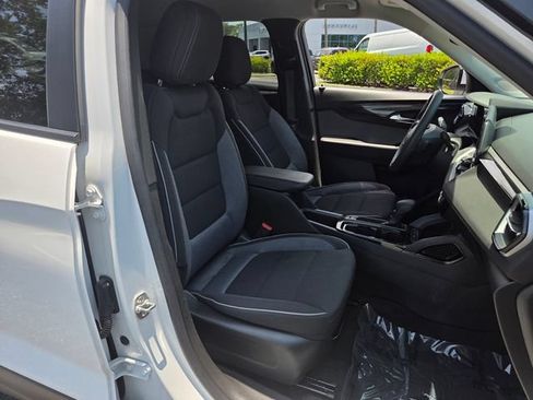 Used 2024 Chevrolet TrailBlazer LT FWD image 19
