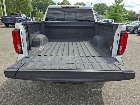 Used 2024 GMC Sierra 1500 AT4 w/ Technology Package AWD/4WD image 32