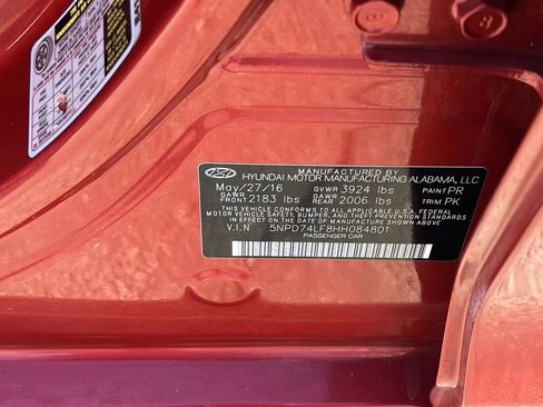 Used 2017 Hyundai Elantra SE image 32