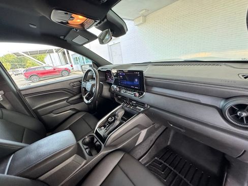 Used 2025 Chevrolet Colorado Trail Boss AWD/4WD image 17