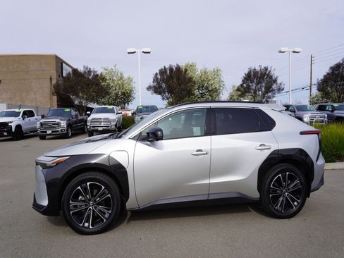 Used 2023 Toyota bZ4X Limited image 6