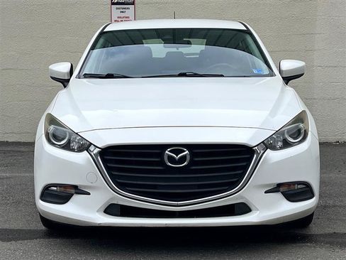 Used 2018 MAZDA MAZDA3 Touring FWD image 2