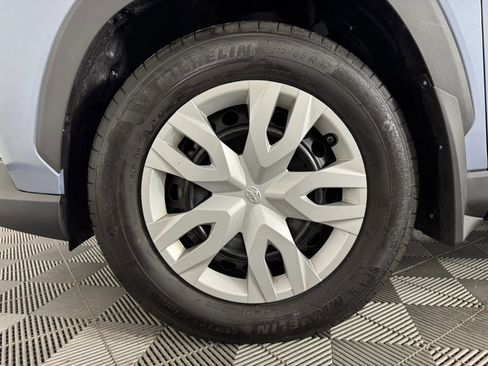 Used 2024 Toyota Corolla Cross L image 38